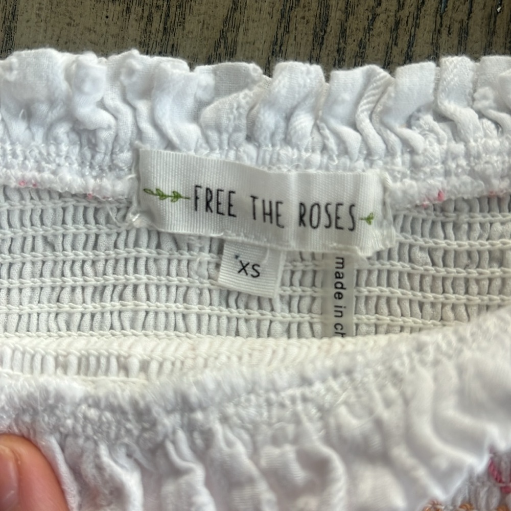 Free the Roses White Top - Picture 2 of 5
